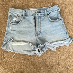 Abercrombie Cutoff Short - Size 27/4
